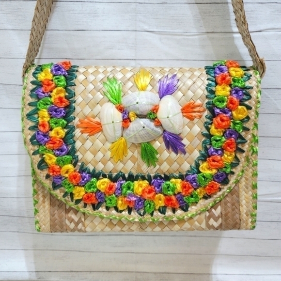 HANDMADE STRAW SHOULDER BAG, REAL SHELLS & EMBROIDERED COLORED STRAW DETAILS - Picture 2 of 16